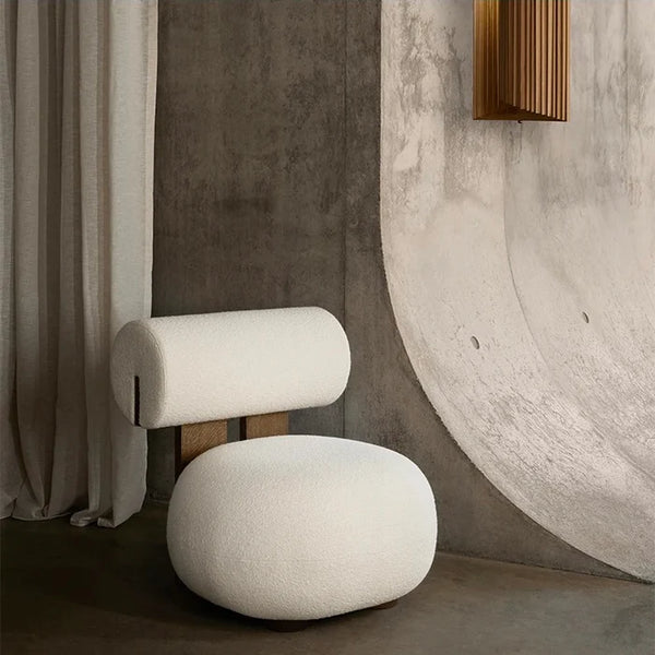 Sillón moderno y escultural: comodidad contemporánea + tela bouclé + madera maciza