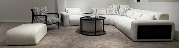 Conjunto de sofá seccional moderno de bouclé: tapizado con detalles de ratán negro y diseño modular