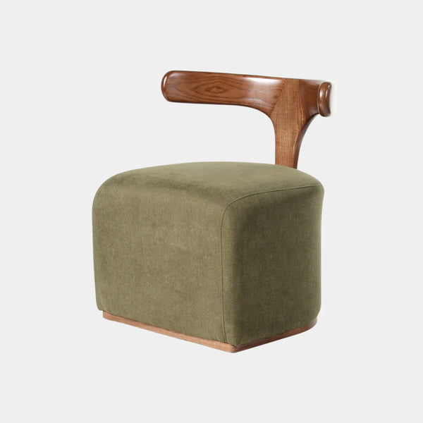 Silla decorativa moderna de barril con diseño escultural: respaldo de madera maciza y base tapizada de felpa.