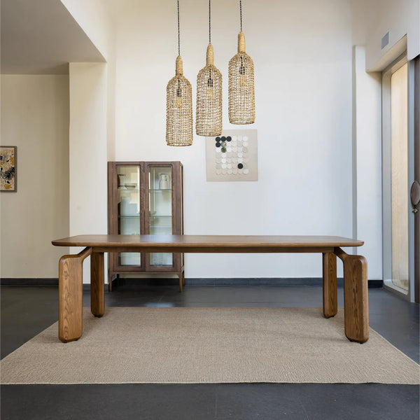 Mesa de comedor moderna y escultural: elegancia contemporánea