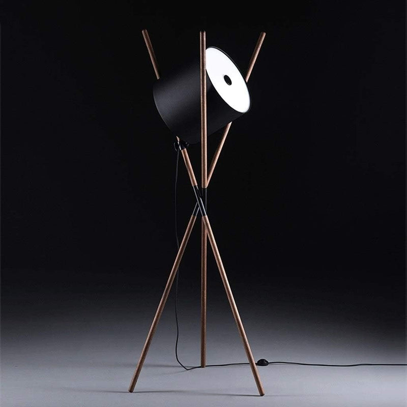 Lampada da terra moderna con faretto a treppiede – Illuminazione artistica