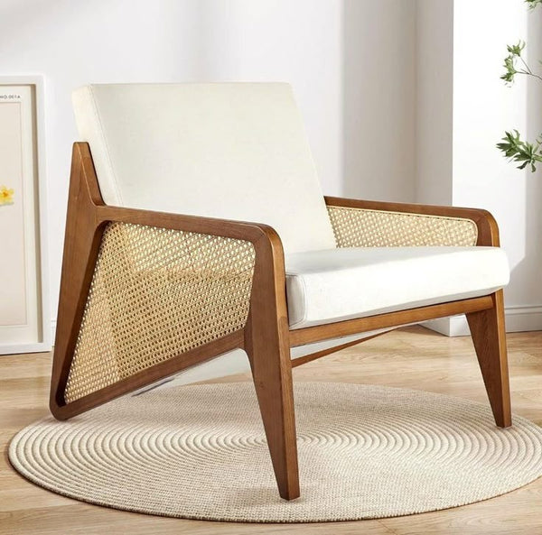 Sillón moderno de mediados de siglo de madera y ratán: estructura escultural con tapizado verde oliva