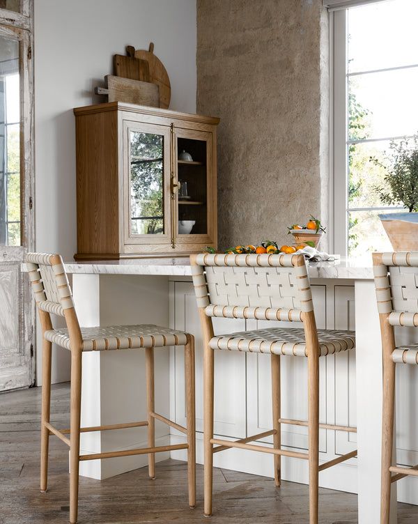 Taburete moderno de bar tejido: asiento contemporáneo, madera maciza y cuero genuino