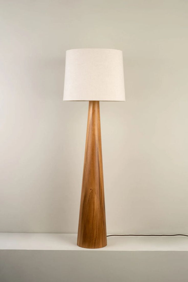 Lámpara de pie moderna de madera maciza: calidez atemporal