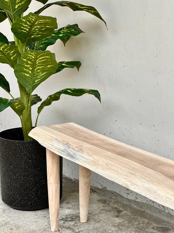 Banco minimalista de madera maciza de teca + aceite Rubio Monocoat blanco