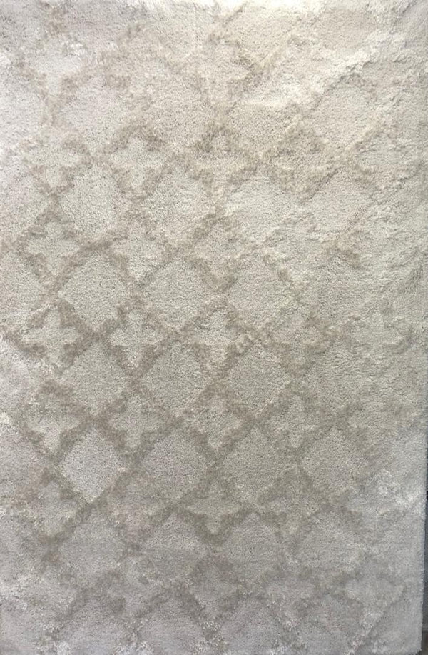 Alfombra moderna de entramado de rombos color crema: alfombra con textura y diseño geométrico de alto y bajo.