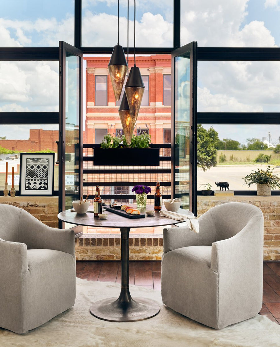 The Polignano Dining Table