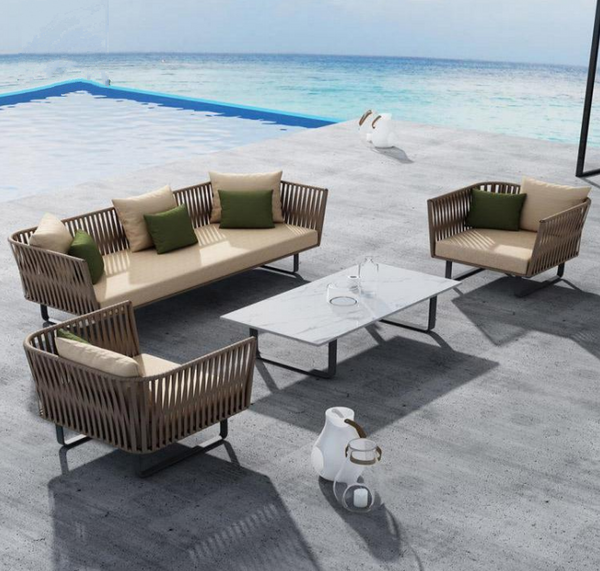 Moderno conjunto de sofás para patio exterior: asientos de cuerda tejida con mesa de centro de mármol