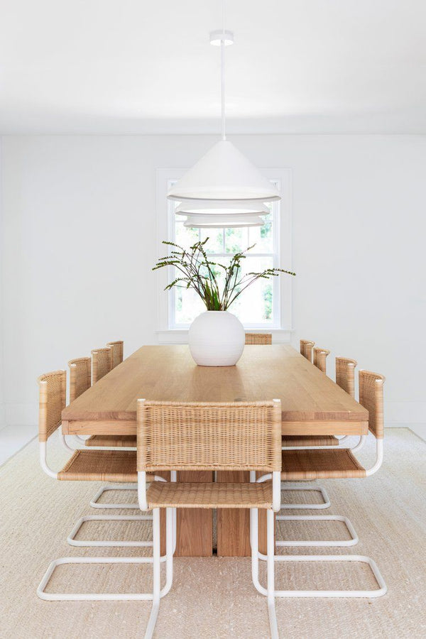 Silla de comedor cantilever atemporal