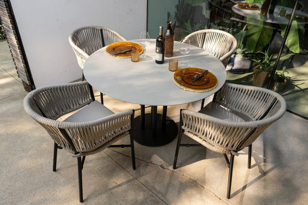Mesa de comedor redonda moderna para exteriores: cubierta de piedra artificial y elegante base de pedestal