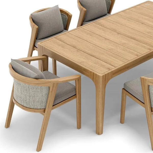 Moderno juego de comedor de teca para exterior: mesa rectangular con 6 sillones de cuerda tejida a mano y cojines.