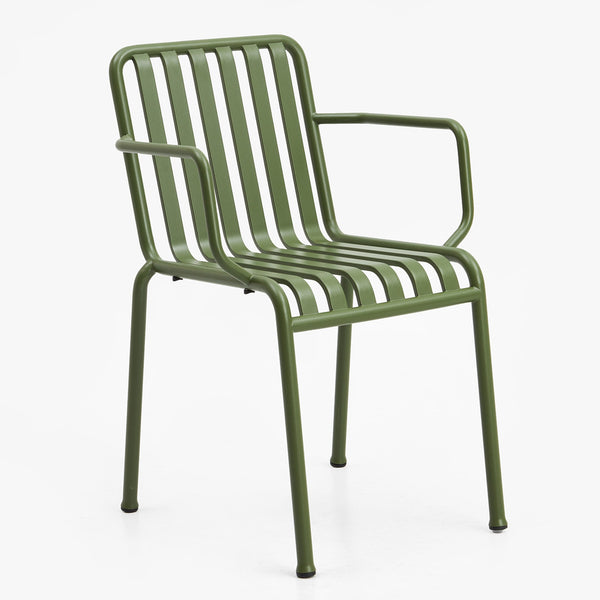 Silla moderna de aluminio para exterior: diseño minimalista de listones