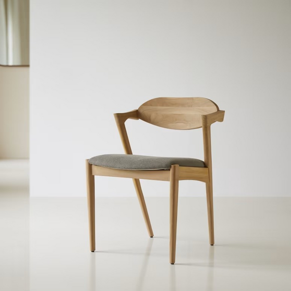 Silla de comedor moderna de mediados de siglo de madera maciza: respaldo curvo y asiento tapizado