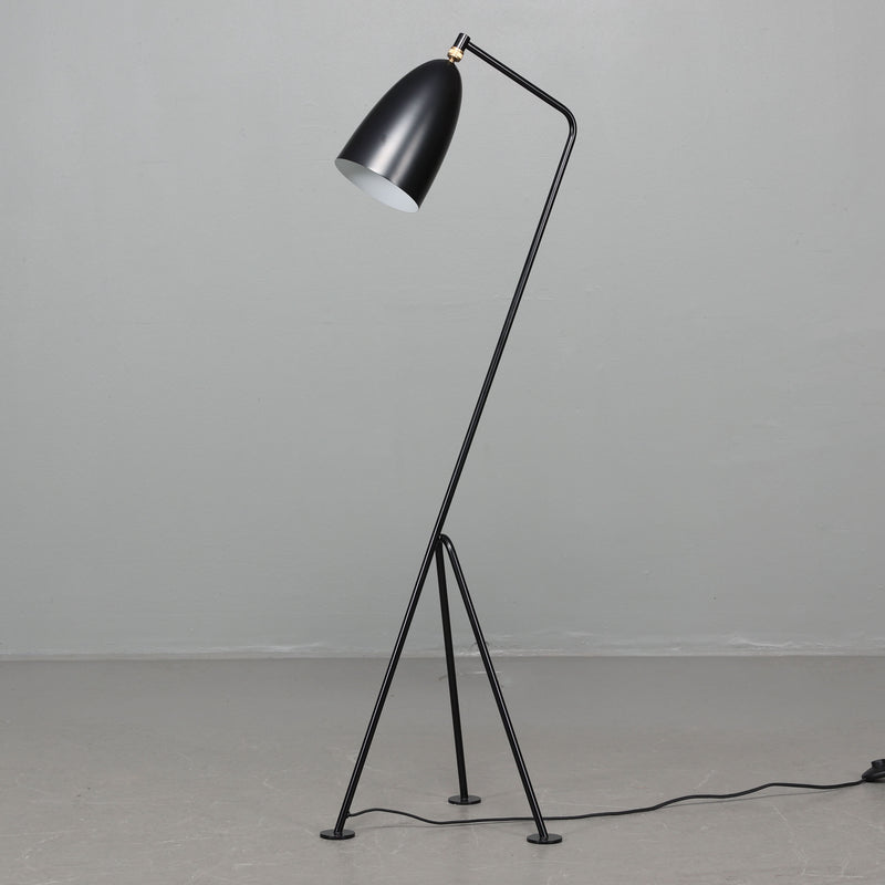 Lampada da terra moderna con treppiede scultoreo – Illuminazione minimalista