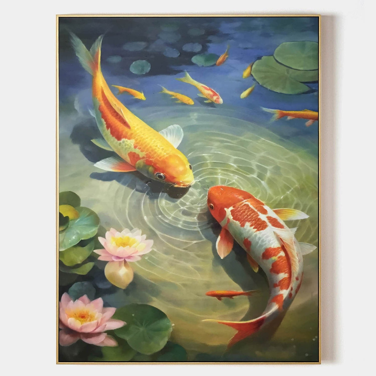 Koi entre lotos y ondas