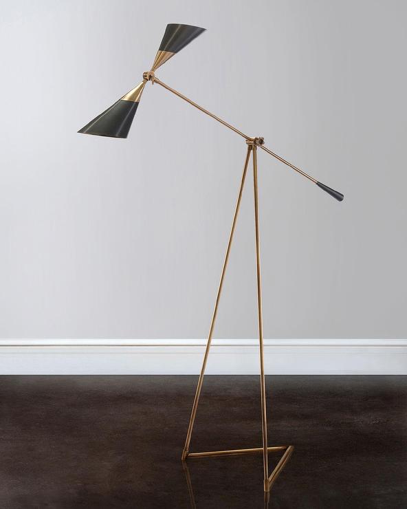 Lámpara de pie moderna de latón con contrapeso – Iluminación escultural