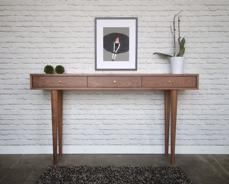 Modern Console Entry Table - Main View