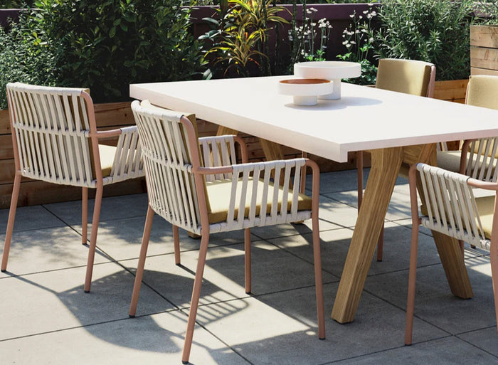 The Bar-sur-Loup Outdoor Dining Set