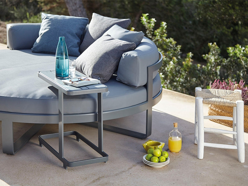 Modern Outdoor Round Daybed – Sculptural Comfort for Contemporary Spaces + Olefin + Waterproof