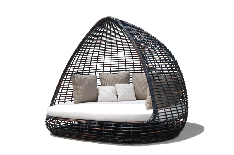Modern Outdoor Woven Daybed – Sculptural Retreat for Contemporary Spaces