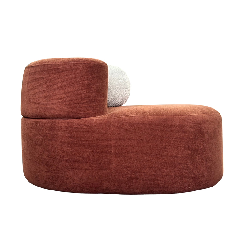 Sculpturale Terracotta Fluweel Accentstoel | Moderne Gebogen Fauteuil